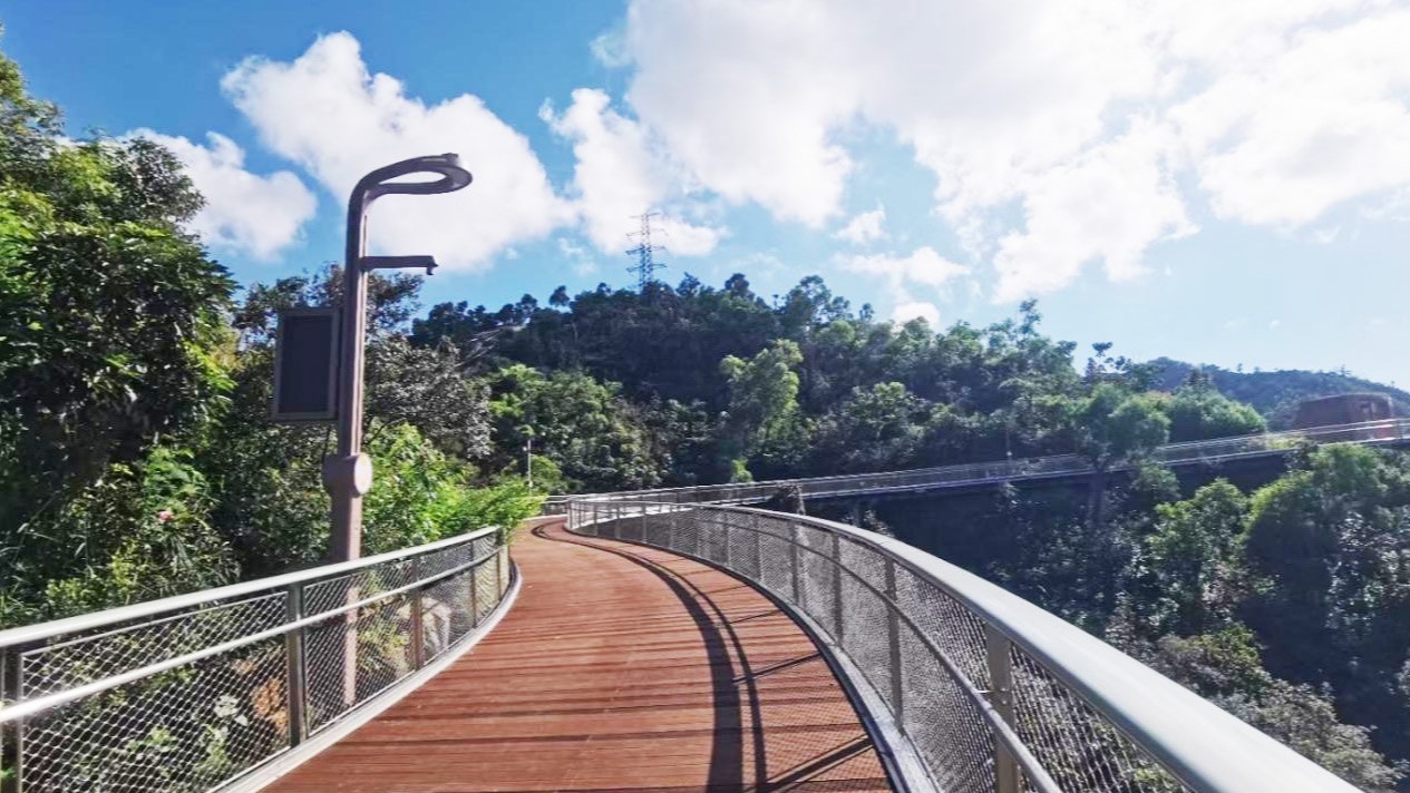 菲尼特智慧路灯智服全国首条智能健康步道-珠海景山道