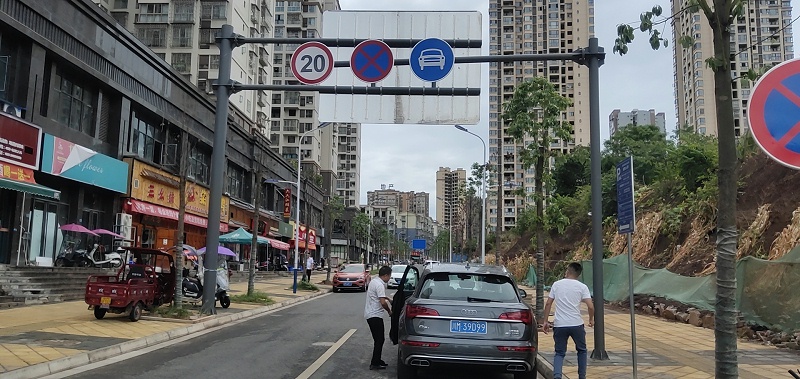 菲尼特道路标识牌杆